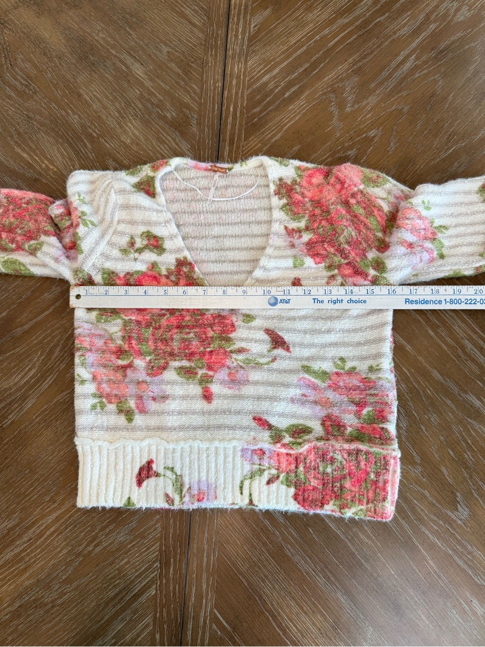 Free People Bed of Roses V-Neck Women’s Sweater - Picture 7 of 8